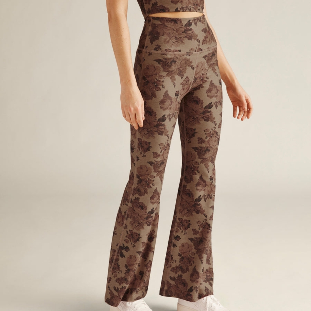 Beyond Yoga High HW Flare - Romantic Floral M